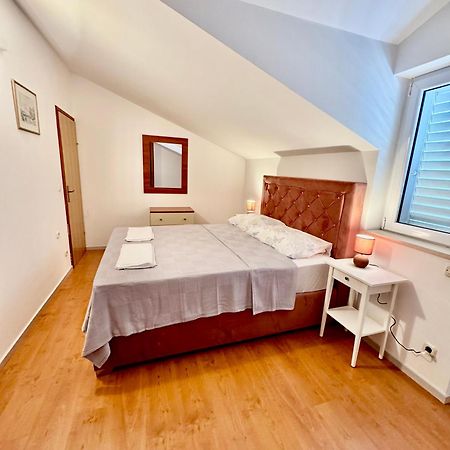 Apartments Dani Makarska Bagian luar foto