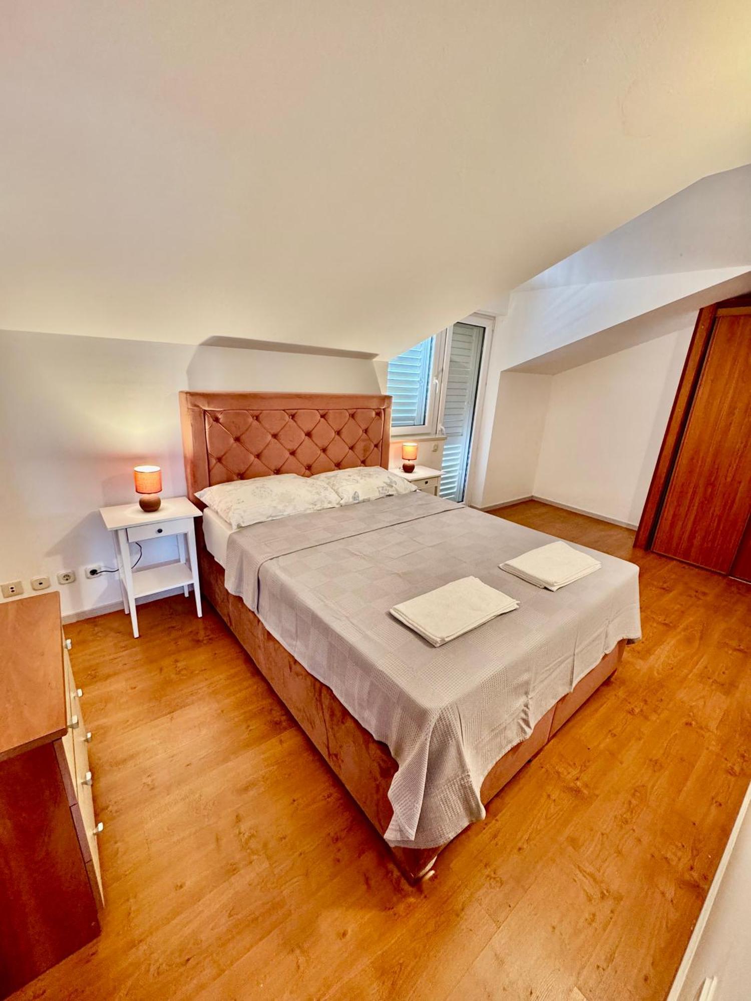 Apartments Dani Makarska Bagian luar foto