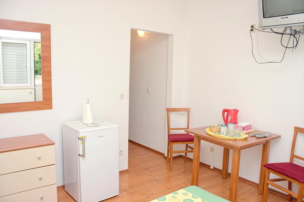 Apartments Dani Makarska Bagian luar foto